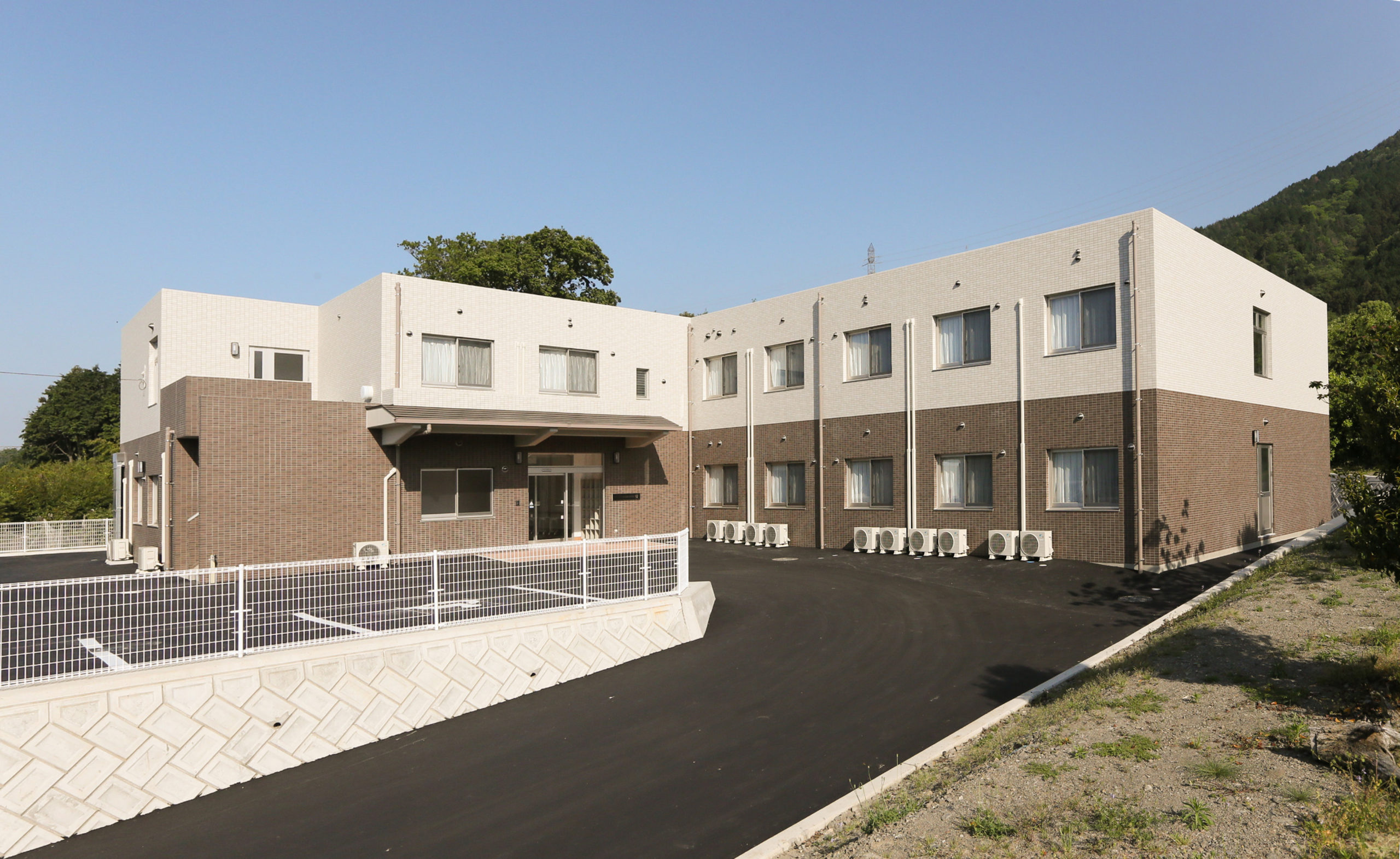 10.サービス付高齢者向け住宅　愛（四国中央市　Ｈ26．5）